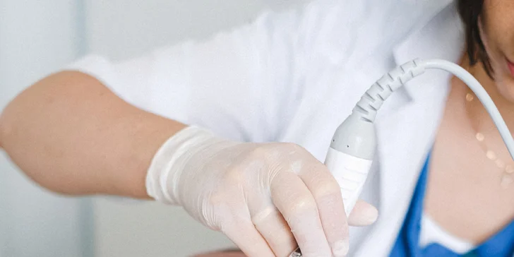 Hĺbkové čistenie pleti, peeling alebo masáž tváre v salóne Estem