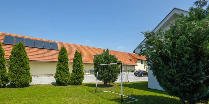Plne zariadené apartmány neďaleko od Termálneho kúpaliska Podhájska: terasa, záhrada aj vírivka neobmedzene