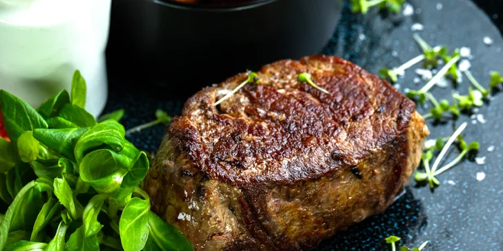 Clique v Eurovei: Šťavnatý steak z hovädzej sviečkovice s prílohami a omáčkou