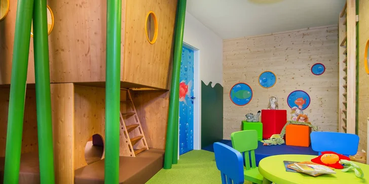Pobyt v rakúskych Alpách: hotelové izby aj apartmány pri jazere Grundlsee, wellness a raňajky
