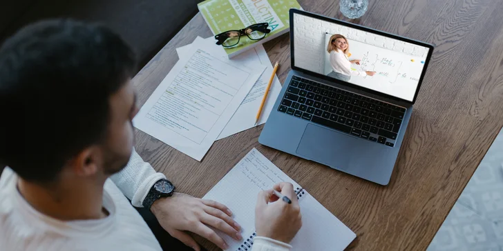 Interaktívne online jazykové kurzy: mesačný kurz, individuálna jazyková lekcia alebo jazykový mentoring