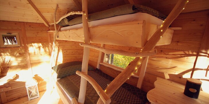 Jedinečný pobyt domčeku na strome obklopenom výhľadmi a borovicovým lesom pri Trenčianskych Tepliciach