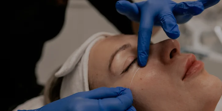 Kolagénové ošetrenie pleti s kolagénovými niťami alebo masáž tváre v Anzu Cosmetics