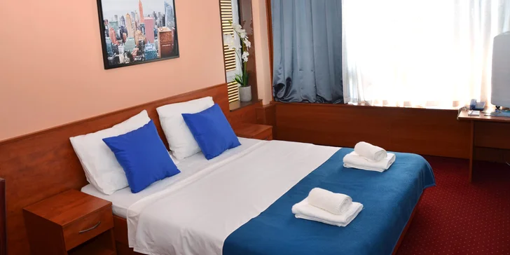 Dovolenka na chorvátskom ostrove Pag: hotel priamo na pláži pri kolonáde, polpenzia