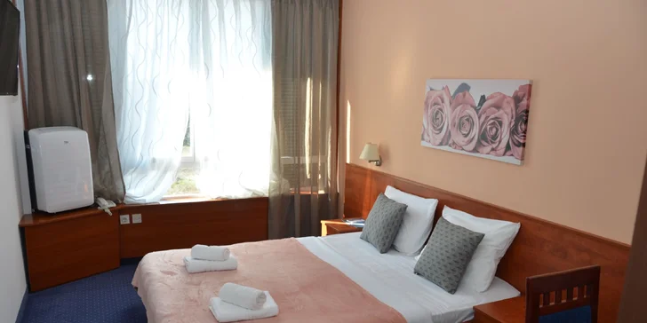 Dovolenka na chorvátskom ostrove Pag: hotel priamo na pláži pri kolonáde, polpenzia