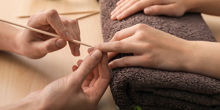 Manikúra, gélové nechty alebo komplexný balíček starostlivosti o pleť, vlasy i nechty