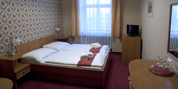 Pobyt v Telči v hoteli na námestí: všedné dni aj víkendy, polpenzia, víno aj káva
