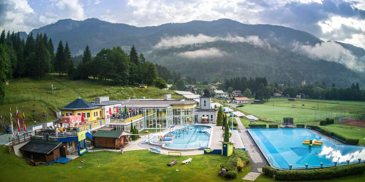 Zimný pobyt v Korutánsku: chata alebo treehouse priamo pri skiareáli, denne vstup do aquaparku