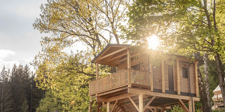 Zimný pobyt v Korutánsku: chata alebo treehouse priamo pri skiareáli, denne vstup do aquaparku