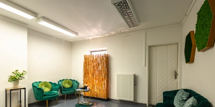 Výplň a hydratácia pier, tvarovanie líčok alebo vyplnenie hlbokých vrások kyselinou hyalurónovou