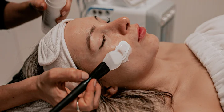 Kozmetické ošetrenia pleti v Anzu Cosmetics: Hydrabeauty čistenie pleti s dermabráziou alebo masáž tváre