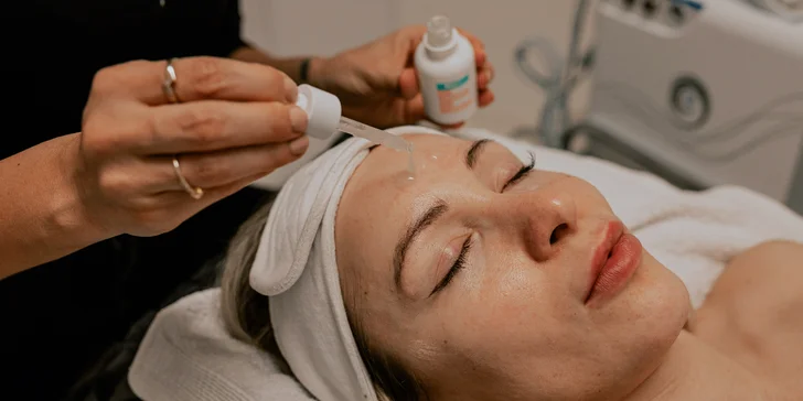 Kozmetické ošetrenia pleti v Anzu Cosmetics: Hydrabeauty čistenie pleti s dermabráziou alebo masáž tváre