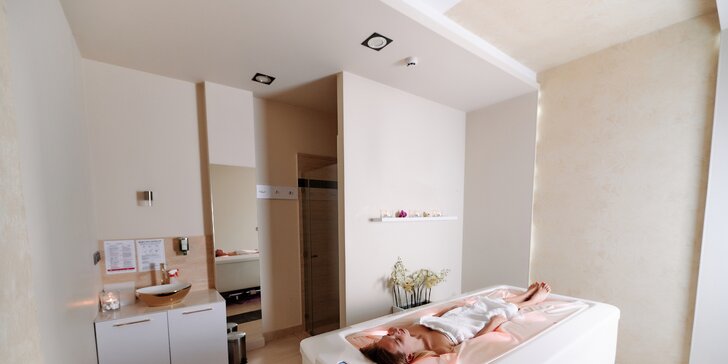 Výnimočný pobyt neďaleko Rzeszówa: luxusné izby, strava aj wellness či variant s fľašou vína a relaxačnou masážou