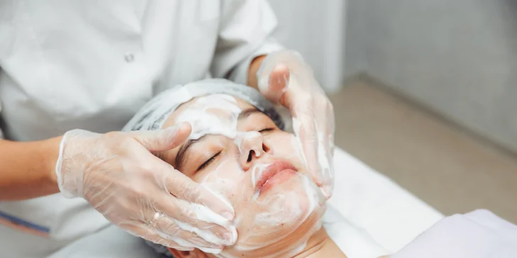 Esteľ by Dr. Žaneta: Lekársky chemický peeling alebo potlačenie pigmentácie mezoterapiou