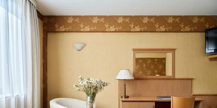 4* pobyt len 20 minút od centra Krakova so stravou, wellness, športovými ihriskami a veľkým parkom