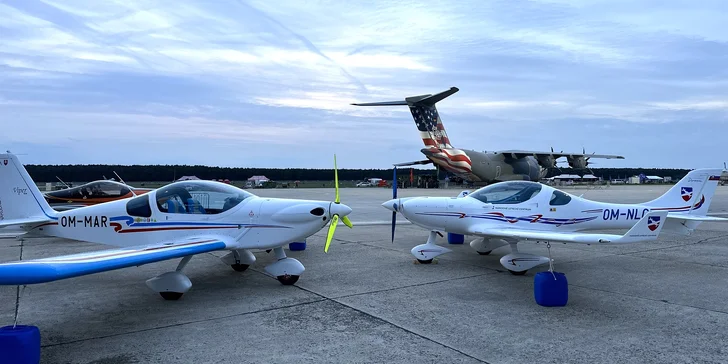 Adrenalín pod hviezdami: Nočný let nad Bratislavou lietadlom VIPER SD4 NIGHT-VFR
