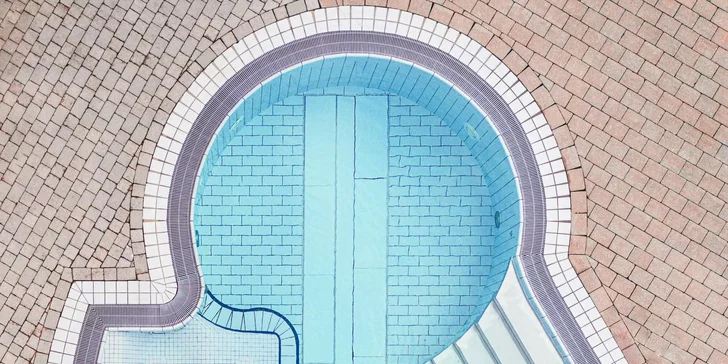 Krásny hotel v Rakúsku: polpenzia, parádny wellness, herne pre deti, zjazdovka a v lete karta výhod