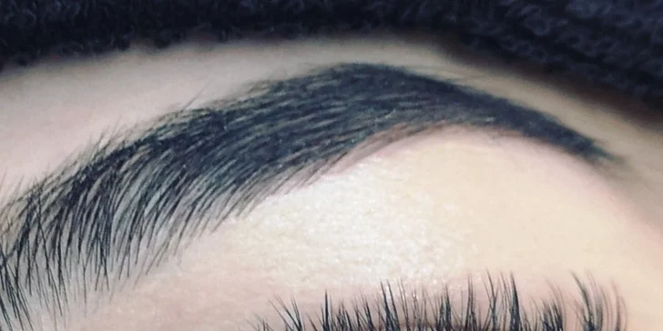 Predĺženie či lash lift mihalníc aj s lamináciou obočia