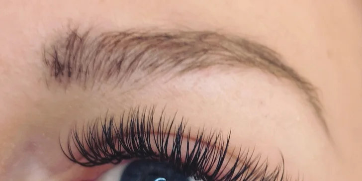 Predĺženie či lash lift mihalníc aj s lamináciou obočia