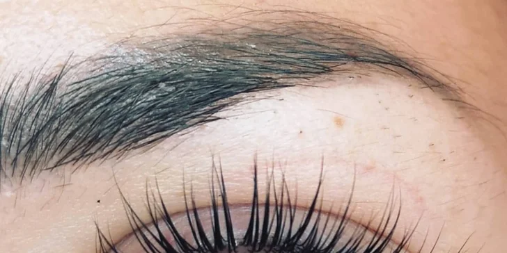 Predĺženie či lash lift mihalníc aj s lamináciou obočia