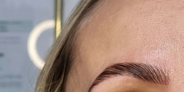 Predĺženie či lash lift mihalníc aj s lamináciou obočia