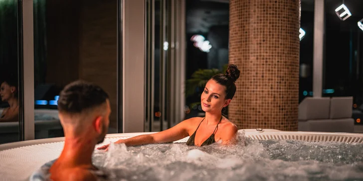 Wellness a zážitková večera v panoramatickom Pancha Skybare na 10. poschodí hotela Holiday Inn Žilina