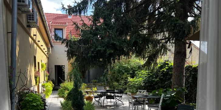 Romantický Eger s privátnym wellness v pet friendly hoteli: luxusné raňajky aj fľaša vína
