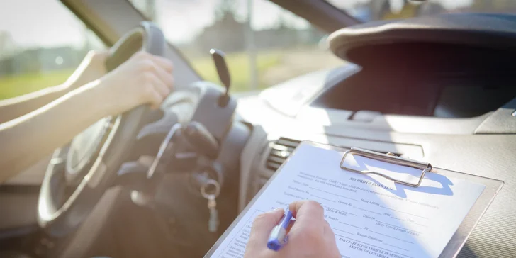 Kondičná jazda alebo kurz na získanie vodičského preukazu na auto i motorku + Škola šmyku v cene kurzu