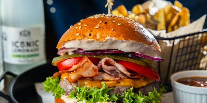 Burger menu z hovädzieho alebo pštrosieho mäsa s polhodinou biliardu