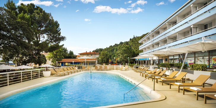 Hotel na Istrii pri pláži: strava a čapované nápoje pri večeri, neobmedzený wellness, 2 deti do 13,9 rokov zdarma