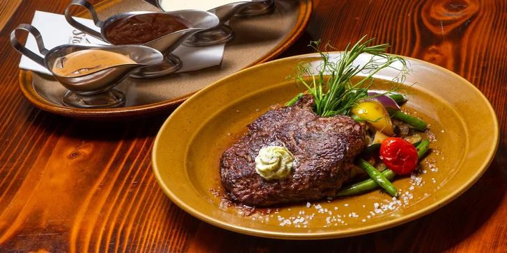Pirohy, richtársky tanier alebo hovädzí rump steak v pravej Slovenskej reštaurácii Stodola