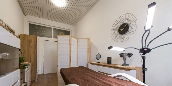 Kompletné ošetrenie pleti s masážou tváre, luxusné ošetrenie s mikrodermabráziou alebo lash lift s lamináciou obočia