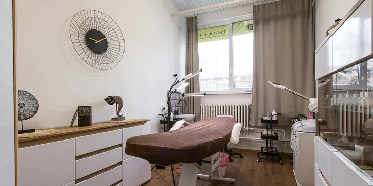Kompletné ošetrenie pleti s masážou tváre, luxusné ošetrenie s mikrodermabráziou alebo lash lift s lamináciou obočia