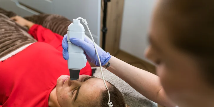 Kompletné ošetrenie pleti s masážou tváre, luxusné ošetrenie s mikrodermabráziou alebo lash lift s lamináciou obočia