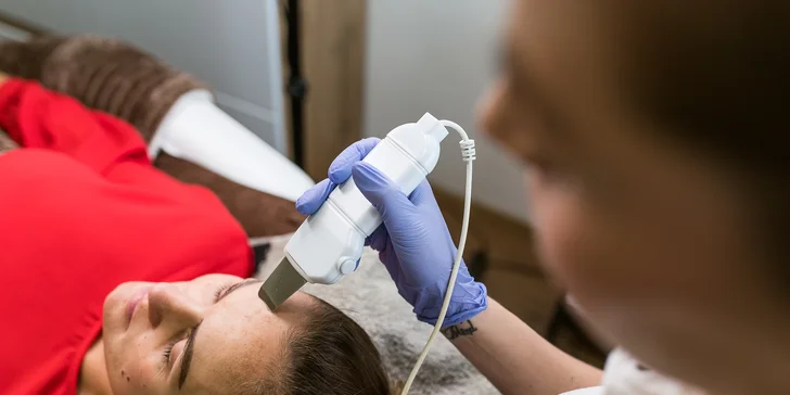 Kompletné ošetrenie pleti s masážou tváre, luxusné ošetrenie s mikrodermabráziou alebo lash lift s lamináciou obočia
