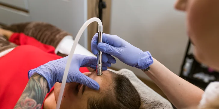 Kompletné ošetrenie pleti s masážou tváre, luxusné ošetrenie s mikrodermabráziou alebo lash lift s lamináciou obočia