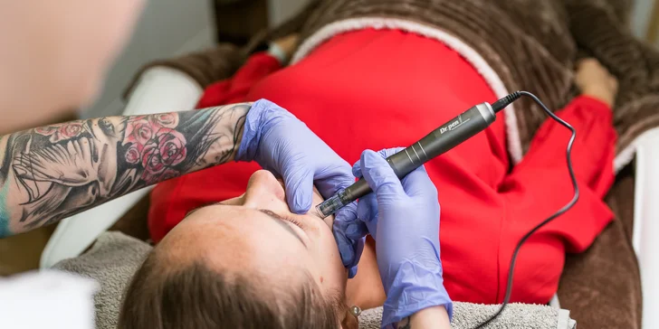 Kompletné ošetrenie pleti s masážou tváre, luxusné ošetrenie s mikrodermabráziou alebo lash lift s lamináciou obočia