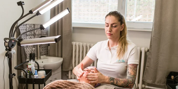 Kompletné ošetrenie pleti s masážou tváre, luxusné ošetrenie s mikrodermabráziou alebo lash lift s lamináciou obočia