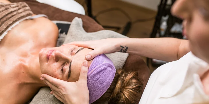 Kompletné ošetrenie pleti s masážou tváre, luxusné ošetrenie s mikrodermabráziou alebo lash lift s lamináciou obočia