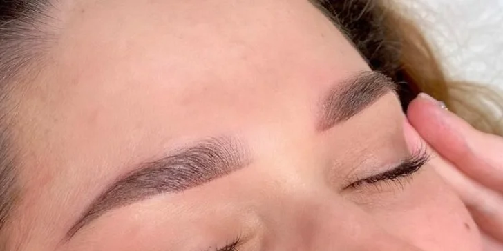 Precízny permanentný make up obočia alebo pier (púdrová metóda, akvarelové pery)