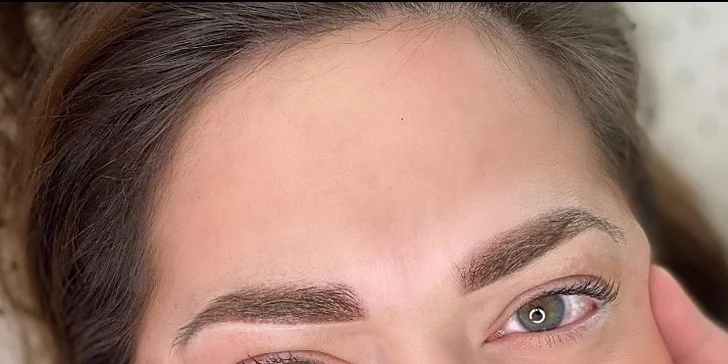 Precízny permanentný make up obočia alebo pier (púdrová metóda, akvarelové pery)