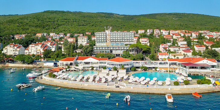 Chorvátsko: 4* hotel pri pláži s polpenziou a wellness, až 2 deti zdarma