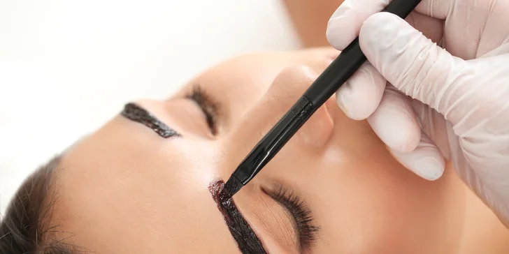 Kozmetické ošetrenia: Hĺbkové čistenie pleti, úprava obočia, chemický peeling, laminácia obočia alebo lash lift