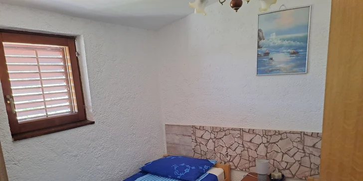 Vybavené apartmány s balkónom pre 4–5 osôb v chorvátskom Karlobagu