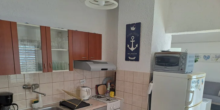 Vybavené apartmány s balkónom pre 4–5 osôb v chorvátskom Karlobagu