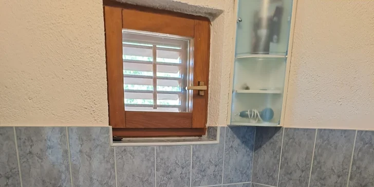 Vybavené apartmány s balkónom pre 4–5 osôb v chorvátskom Karlobagu