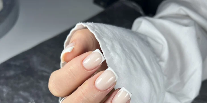 Mamasheva nails: Manikúra s gél lakom, nové gélové nechty alebo doplnenie gélových nechtov