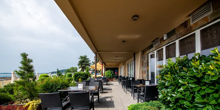 Oslnivý 4* hotel na brehu slovenského mora: fúra zážitkov, strava aj neobmedzený wellness