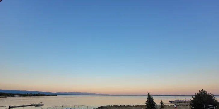 Oslnivý 4* hotel na brehu slovenského mora: fúra zážitkov, strava aj neobmedzený wellness