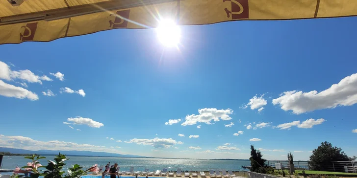 Oslnivý 4* hotel na brehu slovenského mora: fúra zážitkov, strava aj neobmedzený wellness